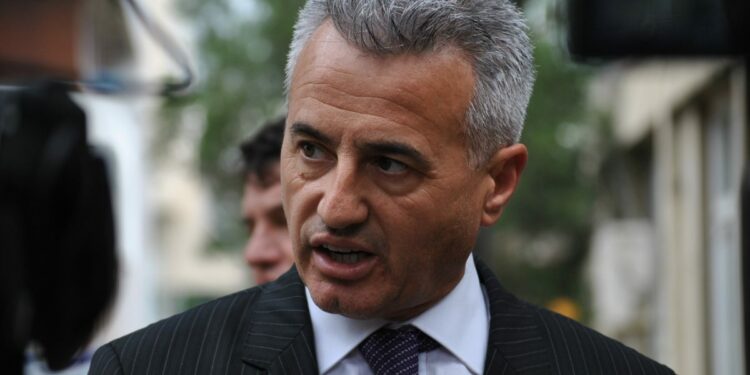 Koci: Strishoja e gojës së nënës është dhënë, s’ka arsye për të mos u liruar trupi i Faton Hajrizit