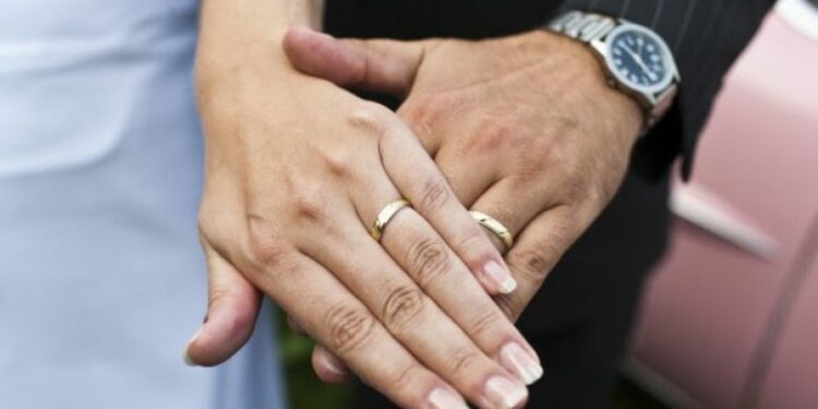 Bie numri i kurorëzimeve në Kosovë