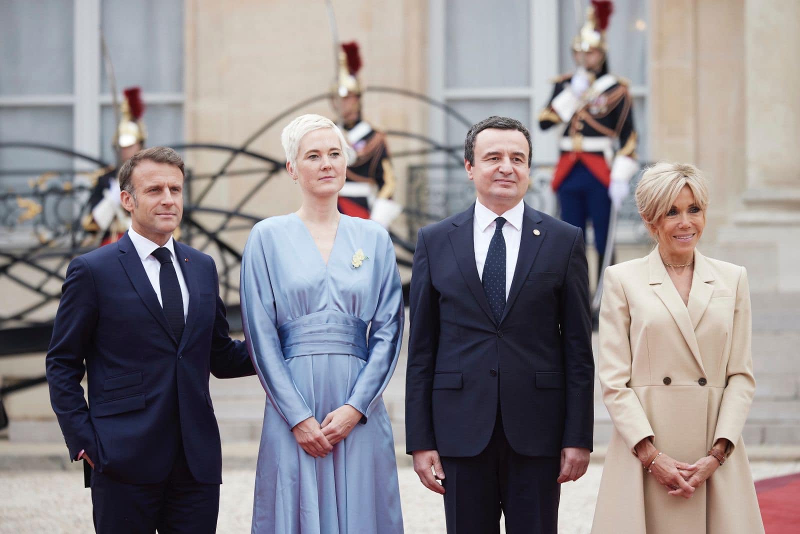 Kurti publikon pamje nga pritja që u bëri Macron në Pallatin Elysee, takohet me Scholz e liderë të tjerë