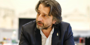 Lëshuan sallën pasi konstatuan se plani zhvillimor ka të meta, Rama u reagon VV’së dhe PDK’së