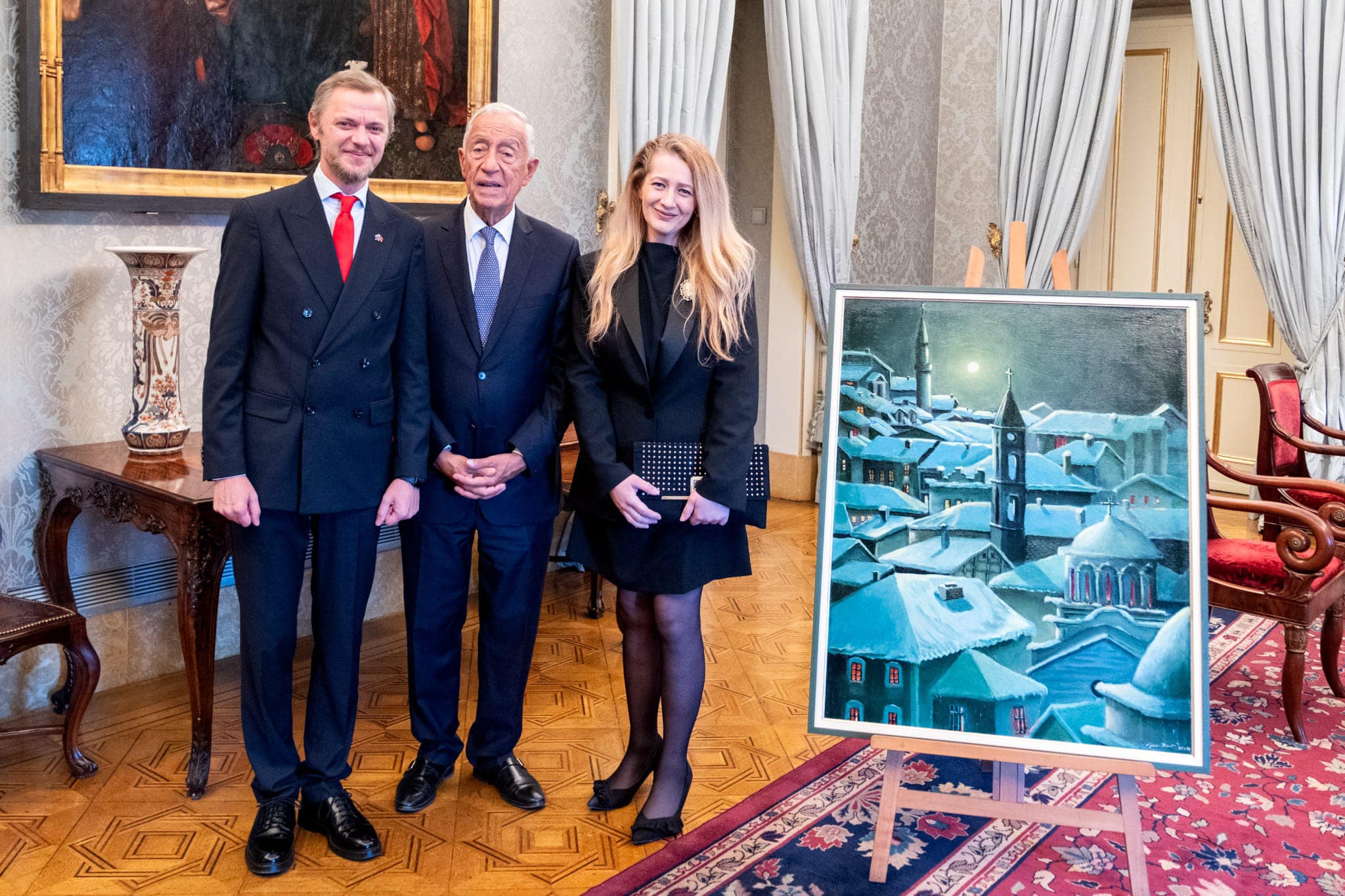 Ambasadori i Kosovës e pikturon qytetin e Prizrenit, ia bën dhuratë Presidentit të Portugalisë në takimin lamtumirës