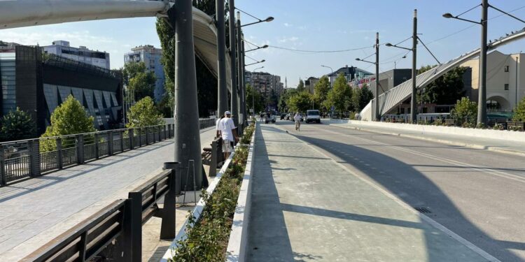 Vazhdojnë punimet te Ura e Ibrit në Mitrovicë, të pranishëm KFOR-i e Policia e Kosovës