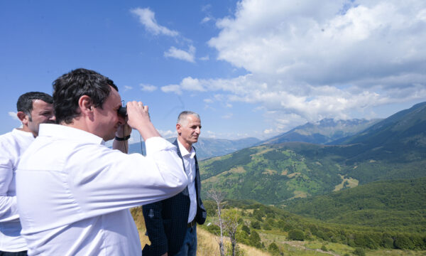 Kosova nënshkroi kontrata e ndau para për projektin, Mickoski: Diskutuam për aksin rrugor potencial që e lidh Tetovën me Prizrenin
