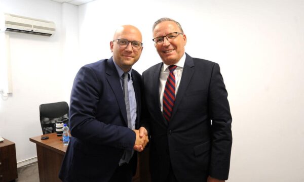 Hamza takon emisarin gjerman: PDK do të përkushtohet që bashkë me aleatët ta forcojmë paqen dhe sigurinë në rajon