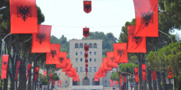 Mbi 21 mijë persona me leje qëndrimi në Shqipëri, prijnë qytetarët e Kosovës