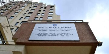 “Këmisha, këpucë, komplete”, MPJD bën gati 16 mijë euro për furnizim me veshje