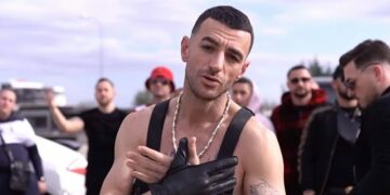 “A i keni marrë parashutat…”- Stresi tallet me Policinë e Kosovës pasi u shpall në kërkim, e fshin më pas postimin