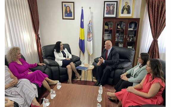 Presidentja në Viti, pritet nga kryetari Haliti