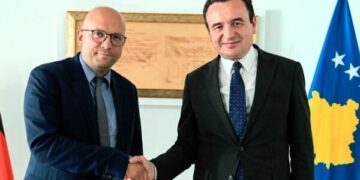 Kurti jep detaje për takimin që pati dje me Sarrazin-in