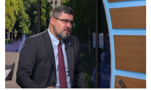 Ministri i Vuçiqit për mbylljen e filialeve të Postës së Serbisë: BE po na fyen inteligjencën