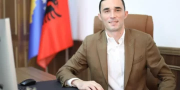 Ish-ministri Endrit Shala deklarohet pasi u ngrit aktakuzë ndaj tij dhe Vesel Krasniqit