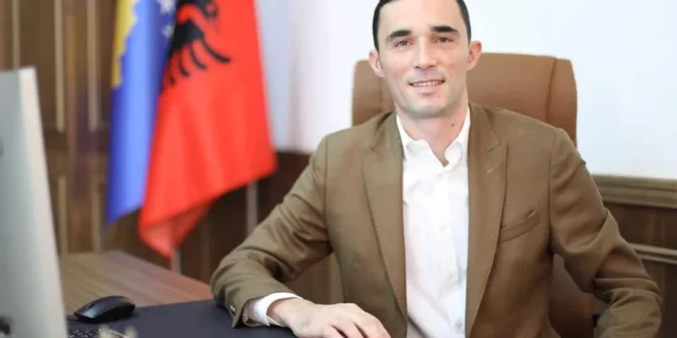 Ish-ministri Endrit Shala deklarohet pasi u ngrit aktakuzë ndaj tij dhe Vesel Krasniqit