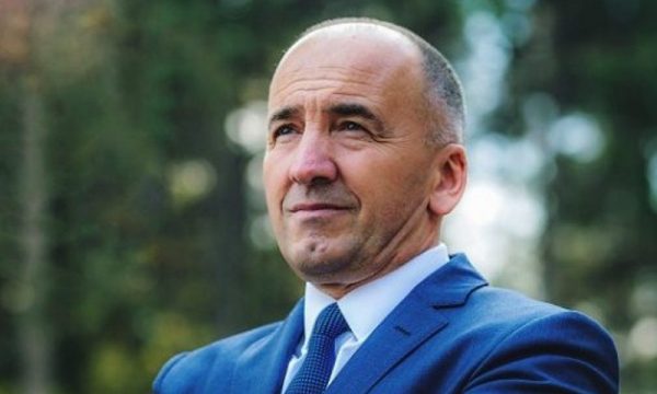Nënkryetari i LDK-së: Kurti duhet të dorëhiqet, s’po di me e udhëheq vendin