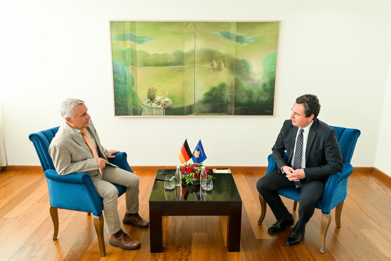 Kurti priti në takim ambasadorin e Gjermanisë, flasin për zhvillimet dhe temat aktuale në Kosovë