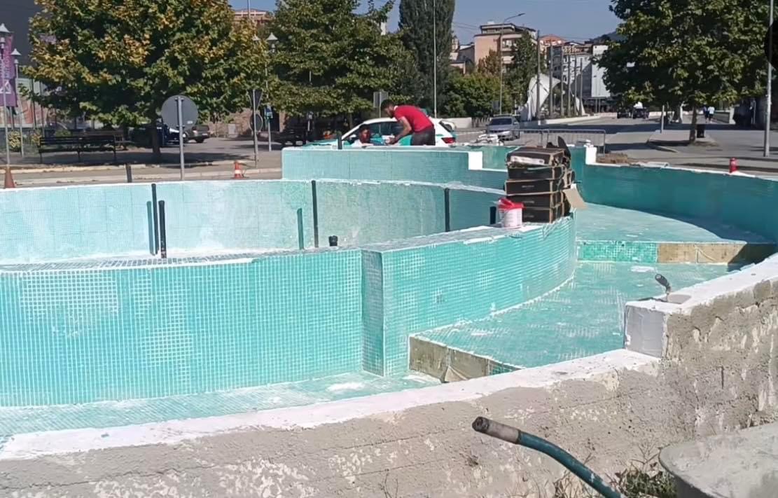 Komuna e Bedri Hamzës po e bën një fontanë në rrethin pranë urës së Ibrit