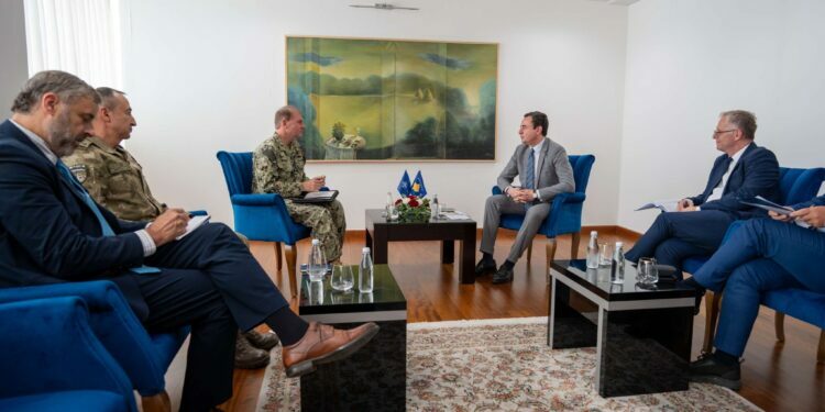 Admirali Munsch takon Kurtin, bisedojnë për sigurinë dhe dialogun Kosovë-Serbi