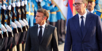 Macron arrin në Serbi për të diskutuar lidhjet e saj me BE-në si dhe marrëdhëniet me Kosovën