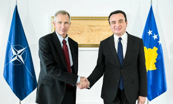 Zyrtari për operacione i shkon në takim, Kurti thekson rëndësinë e “koordinimit të vazhdueshëm me KFOR’in dhe NATO’n”