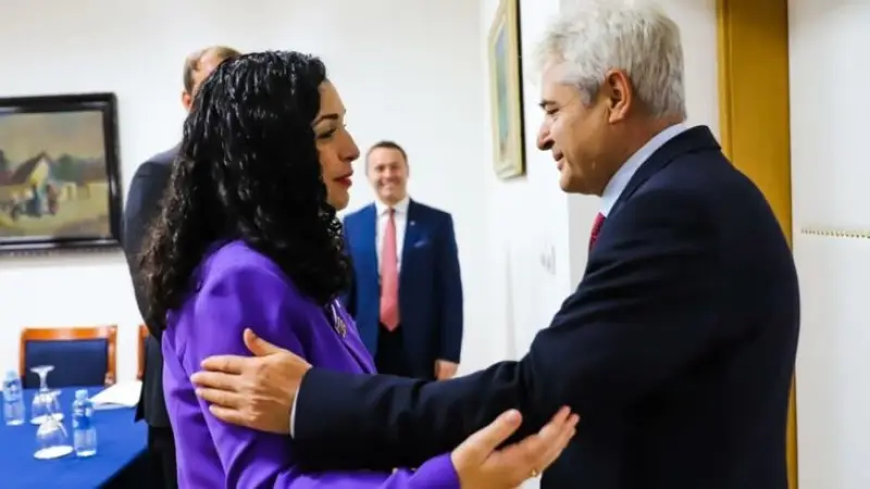 Ali Ahmeti reagon për incidentin e Osmanit në Shkup: S’kuqem nga turpi i tyre