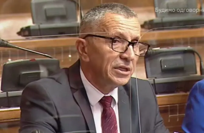 Kamberi: Serbia po diskriminon shqiptarët, ndërkombëtarët s’e kanë vëmendjen në Luginë