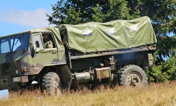 Pamje nga patrullimet e policisë në bjeshkët e Istogut, ditë më parë aty u panë ushtria serbe