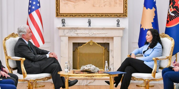 Presidentja Osmani ndan fotografinë e parë nga takimi me shefin e CIA-s: Aleanca me SHBA garancë për siguri, paqe e sukses