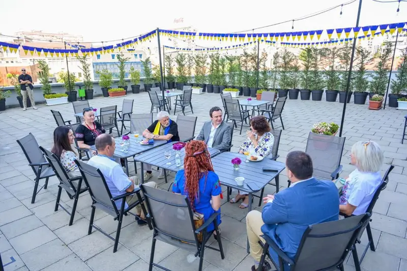 Kurti pret qytetarë ukrainas: Kosova do të vazhdojë mbështetjen për luftën çlirimtare të Ukrainës