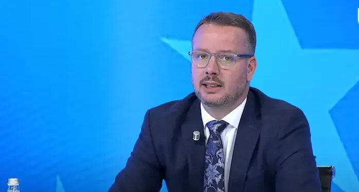 Kajtazi, mërgimtarit që fyeu ish-presidentin: Thaçi në moshën e tij e ka lënë Zvicrën dhe u kthy në Kosovë për të luftuar