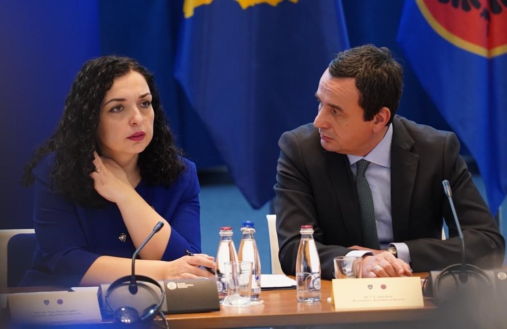 Peshimi i forcave të kryeministrit Kurti dhe presidentes Osmani