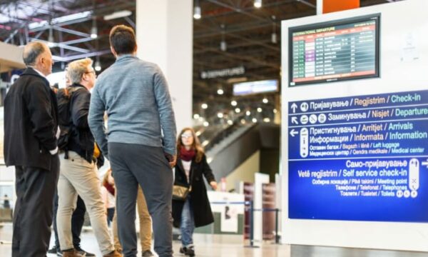 Shkupi del me reagim për incidentin ku u përfshi Presidentja Osmani – kryetari i Parlamentit atje e çoi sigurimin e tij në Aeroport…