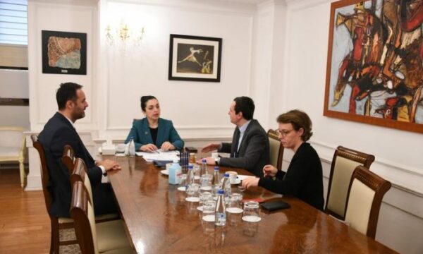 S’ka ende reagime nga Kurti e Konjufca, për incidentin diplomatik në Shkup ku u përfshi Presidentja Osmani