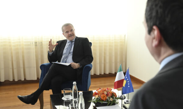 Ambasadori italian para dy muajsh kishte folur “pa dorëza”: Rihapja e Urës së Ibrit ka qëllime politike dhe elektorale