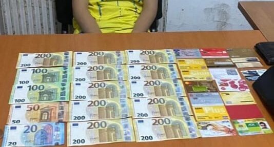 12 vjeçari nga Skenderaj gjeti 2 mijë e 500 euro dhe i dorëzoi në Polici/FOTO