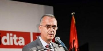 Dugolli i VV-së kërkon mbështjetjen e ndërkombëtarëve për hapjen e urës: Serbia nuk mund ta pengojë lëvizjen