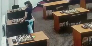 Kampionja ruse e shahut tenton taë helmojë kundërshtaren e saj (Pamje)