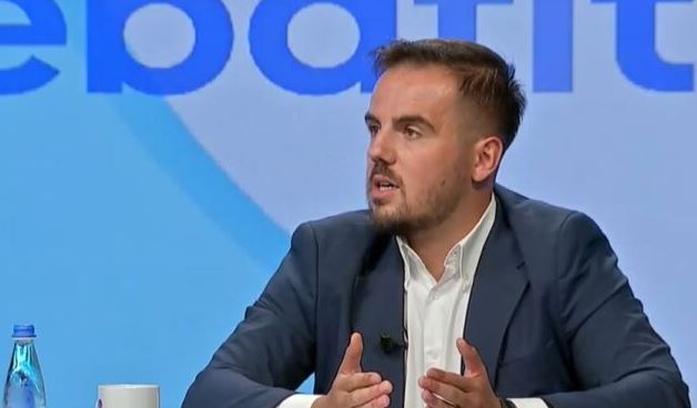 Deputeti i LVV-së: Ambasadori amerikan nuk merr vesh në ura, ai duhet të qëndrojë në ambasadë