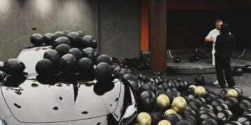 Dafina Zeqiri ia blen një Ferrari të dashurit për ditëlindje