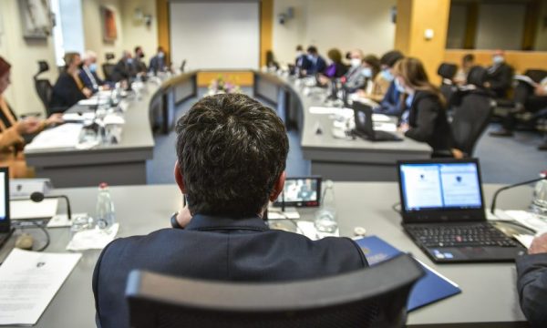 Kurti mbledh kabinetin e tij, ky është rendi i ditës