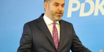 Kastrati për vendimin e MAShTI-t: Kurti përgjegjës, të presë edhe gruaja e tij nëpër librari në temperatura të larta