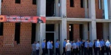 Suspendimi i komandantit, IPK po identifikon edhe policët tjerë që me uniformë shkuan për ngushëllime tek familja Hajrizi