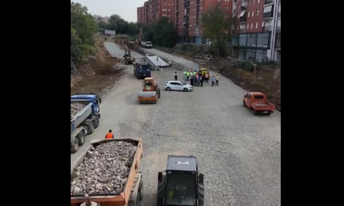 Rama publikon pamje të punimeve që po bëhen në vazhdimin e Rrugës B dhe lidhjen me Rrugën A