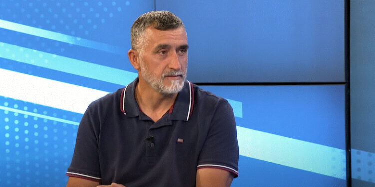 Reagimi i Osmanit kundër mediave, Elezi paralajmëron se do të ketë reagim nga ShBA kundër saj