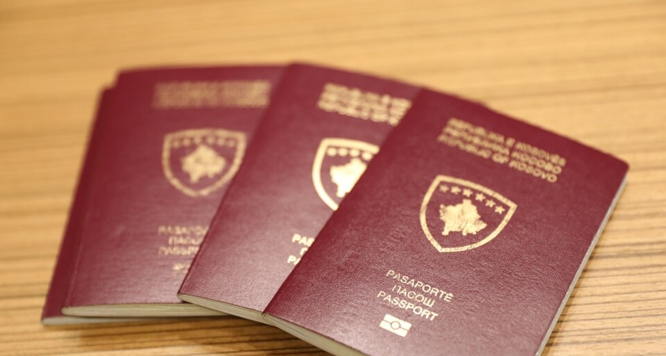 Mbi 10,000 serbë kanë marrë pasaportën e Kosovës nga janari
