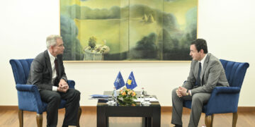 Zyrtari i lartë i NATO-s nis vizitën në Kosovë