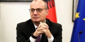 Ministri Hasani, mesazh Kosovës për urën e Ibrit: Diskutoni me ata që ju duan