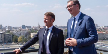 “I dashur Aleksander, miq serbë” Macron me një shënim në “X” pas kthimit në Paris nga Beogradi