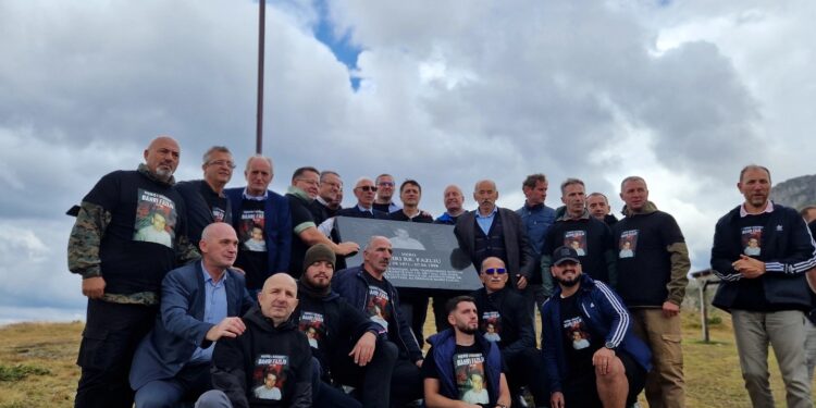 Bahri Fazliut i ngrihet pllakë përkujtimore në vendin ku ra heroikisht