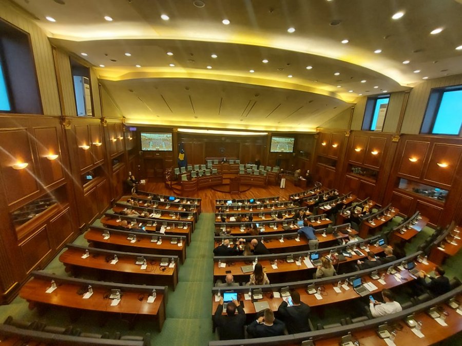 Opozita kërkon që zgjedhjet të mbahen më 26 janar, VV-ja preferon shkurtin: Kë do ta dëgjojë presidentja Osmani?