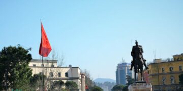 Mbi 21 mijë persona me leje qëndrimi në Shqipëri, prijnë qytetarët e Kosovës