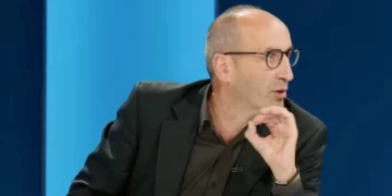 Reagon Mirena pas raportimeve se Qeveria shpenzoi 31 milionë euro në udhëtime: “Nuk jemi të varfër, jemi të vjedhur”